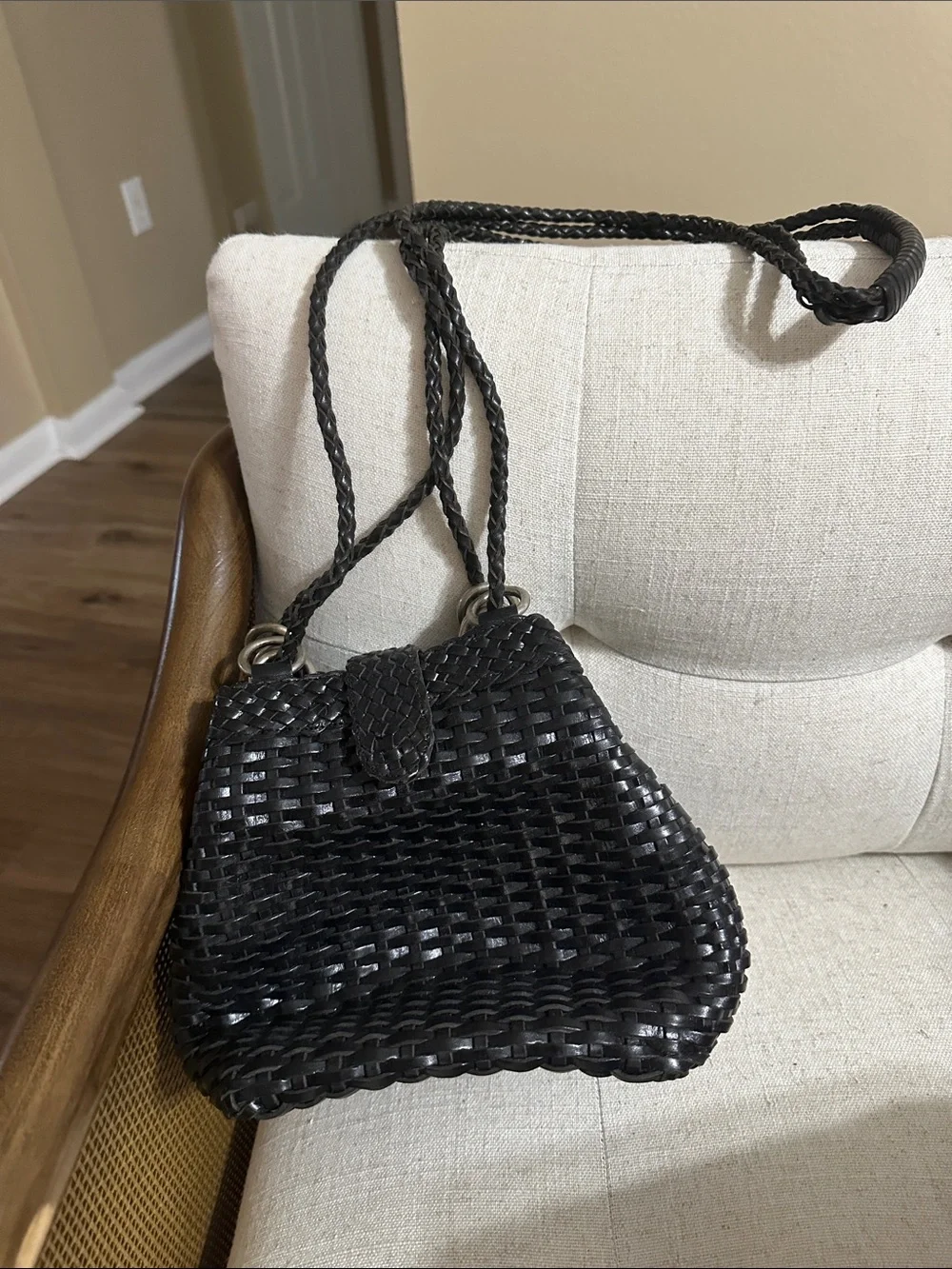 Woven Crossbody Bag in Black - Classic Casual Style